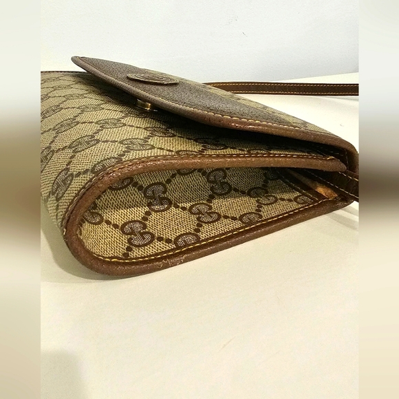 Authentic Gucci GG Supreme Shoulder Bag Small - Picture 4 of 14